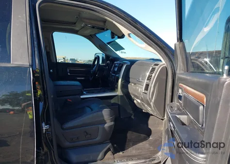 2017 Ram 2500 Laramie 4X4 6'4 Box z USA, uszkodzony, nr VIN 3C6UR5FL0HG667963